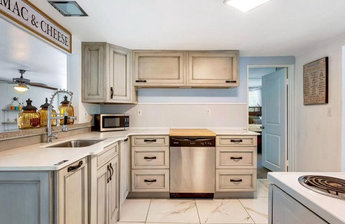 Longbeach Village House | Island Village Main + Guest House - Steps from the Sand