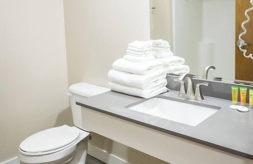 Put-in-Bay Hotel | Islander Inn