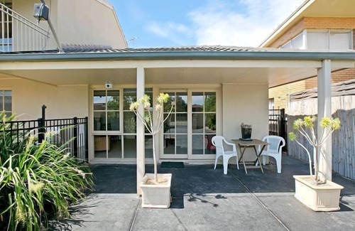 Frankston House | Isle of Serenity - Guesthouse