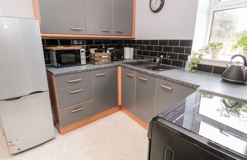 Berwick-upon-Tweed Cottage | ISLESTONE, 1 TEMPERANCE TERRACE, pet friendly in Berwick-Upon-Tweed