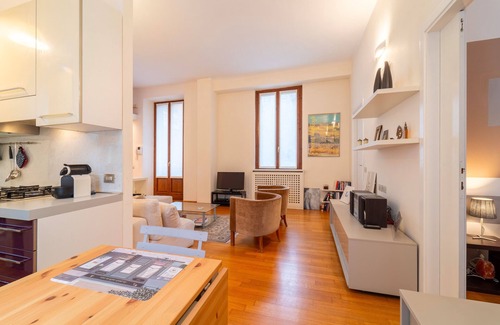 Isola Apartment | Isola Cozy Apartment by Wonderful Italy
