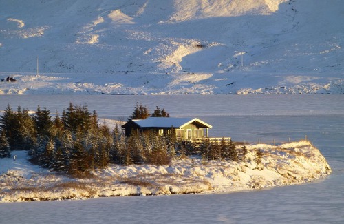 Selfoss House | Isolated lakeside house, view of glaciers & volcanoes, good for day trips - new!