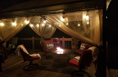 La Follette House | 🚤 ISOLATION VACATION! Lakefront Getaway w/Dock, Hot-Tub, Pool Table