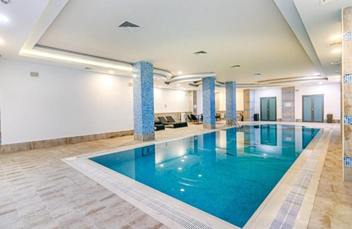 Baku Apartment | İsr Baku Hotel apartment with a pool
