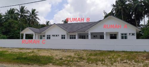 Kampung Chicha House | ISTANA VIEW HOMESTAY - Home C