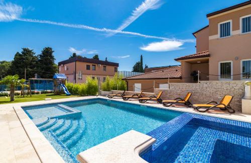 Valtura Villa | Istrakamen