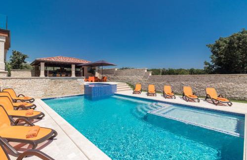 Valtura Villa | Istrakamen