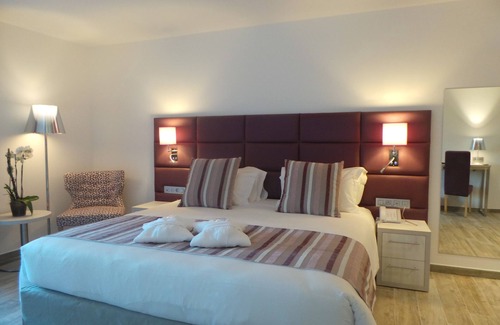 Porto-Vecchio Hotel | Isulella Hotel & restaurant