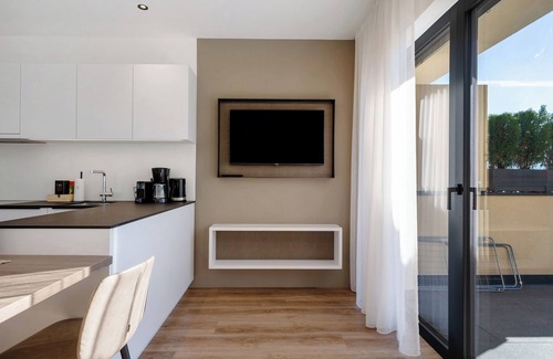 Berg/Monte Apartment | Apartment 'Weingut Gasshof Heindl' with Mountain View, Shared Pool and Wi-Fi