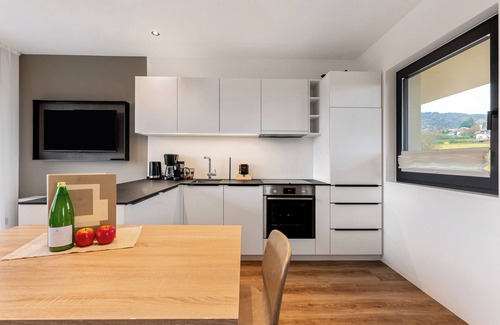 Berg/Monte Apartment | Apartment 'Weingut Gasshof Valeria' with Mountain View, Shared Pool and Wi-Fi