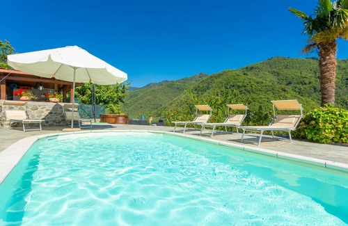 Castiglione di Garfagnana Villa | 100 m² Villa ∙ 3 bedrooms ∙ 6 guests