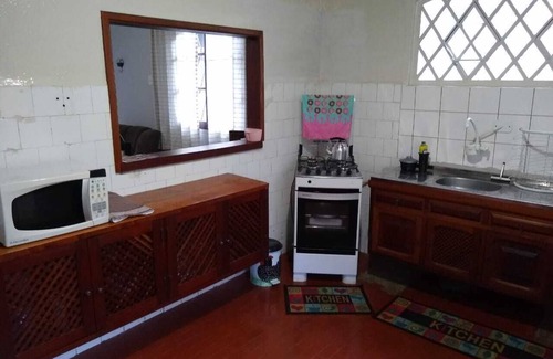 Fracalanza House | It is located 700 meters from the tourist center of Capivari, which you can walk to