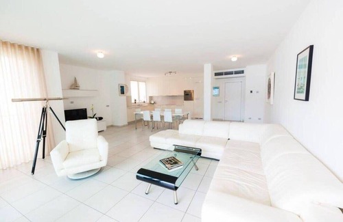Maccagno Apartment | 4 bedroom Italian Lakes apartment rental with pool