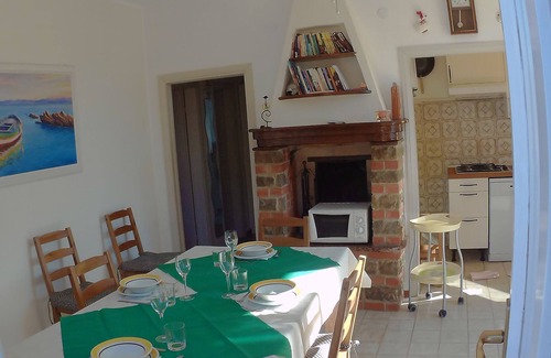 Marina di Castagneto Carducci Apartment | Comfortable apartment with garden 1km from the sea.