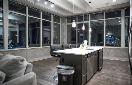 Peachtree Center Apartment | It Must Be The Views: High Rise & Atlanta Skyline Views