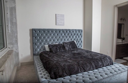 Peachtree Center Apartment | It Must Be The Views: High Rise & Atlanta Skyline Views