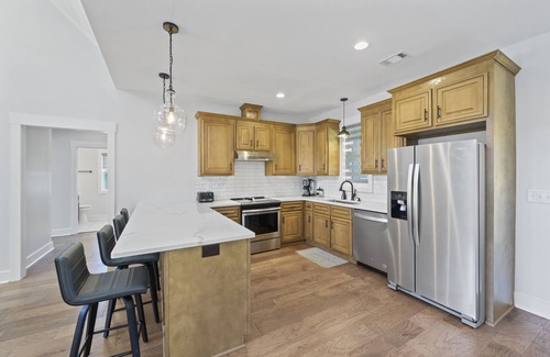 Milledgeville House | It's Shore To Be A Lake Day - Brand New Beautifully Decorated Lake Home