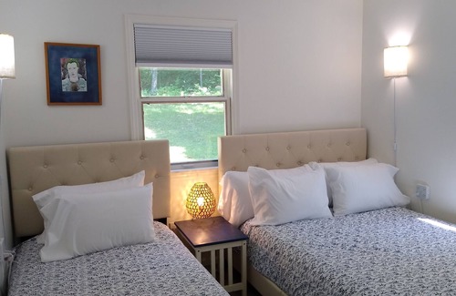 Weston House | It's Snowing! Plan Your Winter Vacation Now 8 minutes to Ludlow/Okemo