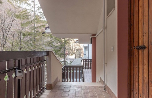 Sarnano Apartment | Cosy apartment for 4 people with WIFI, TV, balcony, pets allowed, panoramic view and parking