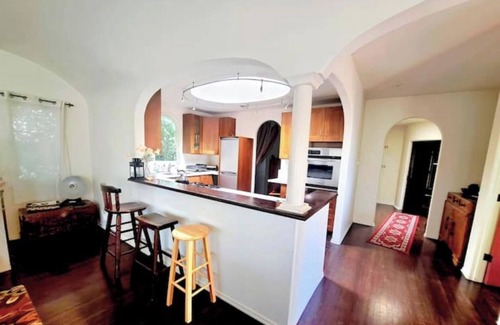 Marina del Rey Villa | Italian Villa 3br/2BA Large house+ walk to beach