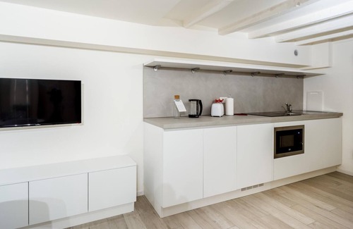 Magenta Apartment | Italianway - The B Village Standard - M3