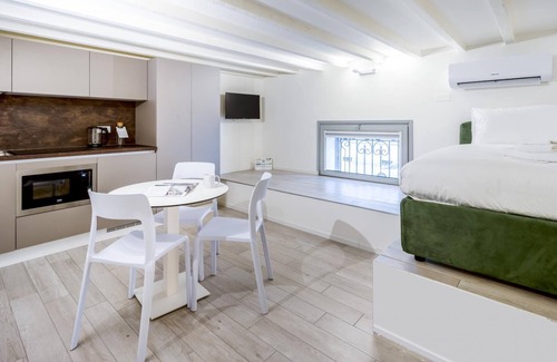 Magenta Apartment | Italianway - The B Village Standard - M6