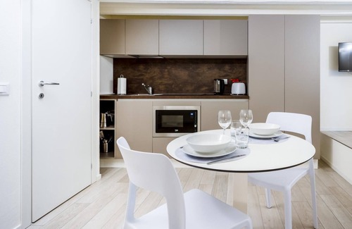 Magenta Apartment | Italianway - The B Village Standard - M6