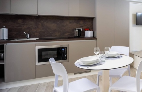 Magenta Apartment | Italianway - The B Village Standard - M6