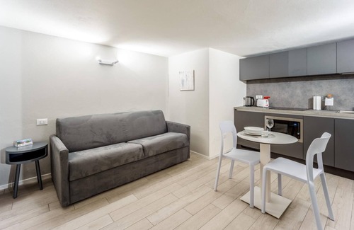 Magenta Apartment | Italianway - The B Village Standard - 03