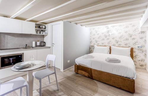 Magenta Apartment | Italianway - The B Village Standard - M1