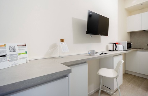 Magenta Apartment | Italianway - The B Village Standard