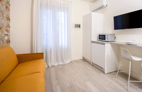 Magenta Apartment | Italianway - The B Village Standard
