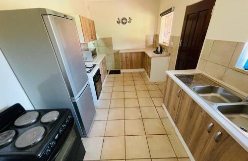 Kempton Park House | Ithonsi Guesthouse