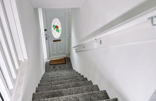 Moffat Apartment | Itohan 3-bed Cottage Flat