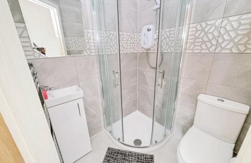 Moffat Apartment | Itohan 3-bed Cottage Flat