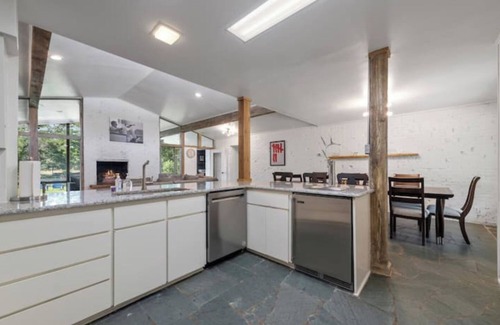 Central Arlington House | Its not UnusualnMidTerm Rental