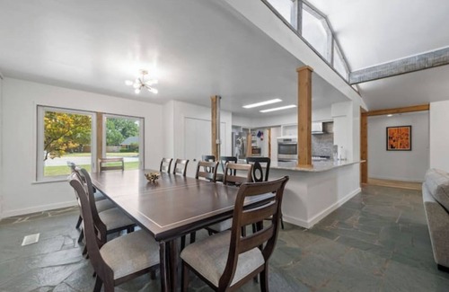 Central Arlington House | Its not UnusualnMidTerm Rental