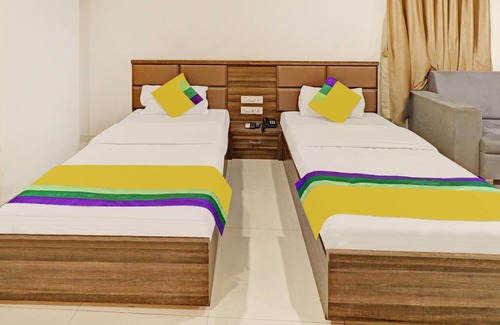 Ahmedabad City Centre Hotel | Itsy By Treebo - Radhe Residency