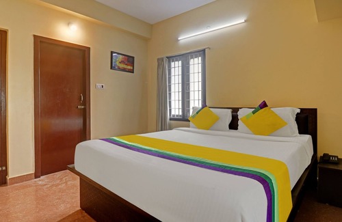 Chennai House | Itsy By Treebo - Rithika Inn Blossoms