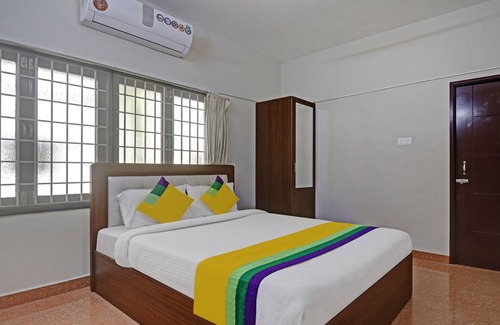 Chennai House | Itsy By Treebo - Rithika Inn Blossoms
