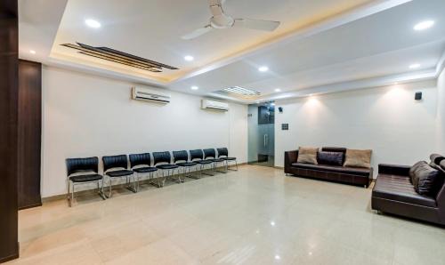 Bhowanipore Hotel | Itsy Hotels Neeranand Plaza, Bhawanipur