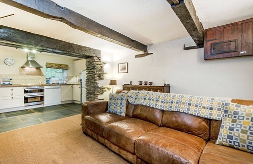 Boncath Cottage | Ivy Cottage - a spacious but cosy cottage for two (+cot) and exceptional leisure facilities