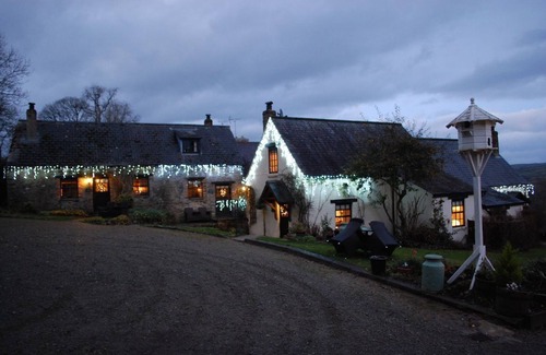 Boncath Cottage | Ivy Cottage - a spacious but cosy cottage for two (+cot) and exceptional leisure facilities