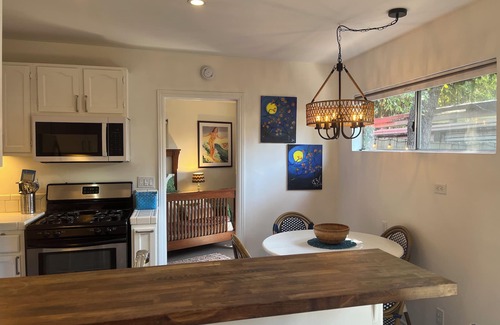 Sunset Junction Cottage | Ivy Covered Cottage in the heart of Silver Lake
