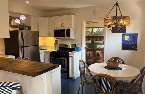 Sunset Junction Cottage | Ivy Covered Cottage in the heart of Silver Lake