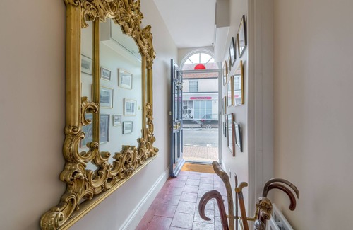 Henfield House | Ivy House, Henfield sleeps 6