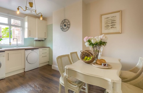 Henfield House | Ivy House, Henfield sleeps 6