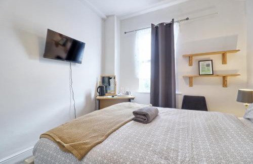 Westcliff-on-Sea House | Ivy on Sea Villa