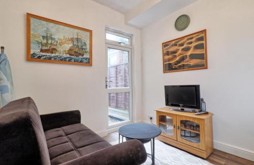 Westcliff-on-Sea House | Ivy on Sea Villa