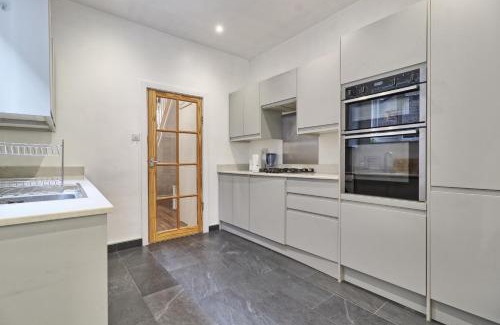 Westcliff-on-Sea Bed & Breakfast | Ivy on Sea Villa